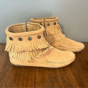 Minnetonka Moccasin boots gently worn. Women’s size 7
